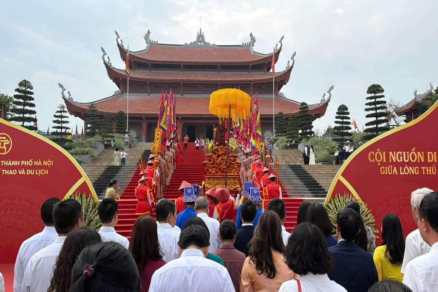 Nghi thức rước lễ tưởng niệm các Vua Hùng tại Làng Văn hóa – Du lịch các dân tộc Việt Nam