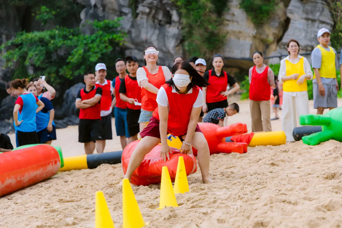 to chuc team building cho cong ty